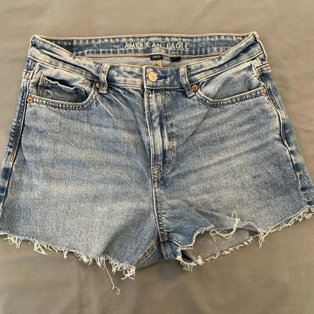 American Eagle Shorts Womens 8 Blue Distressed Cutoff Denim Jean Frayed Hem